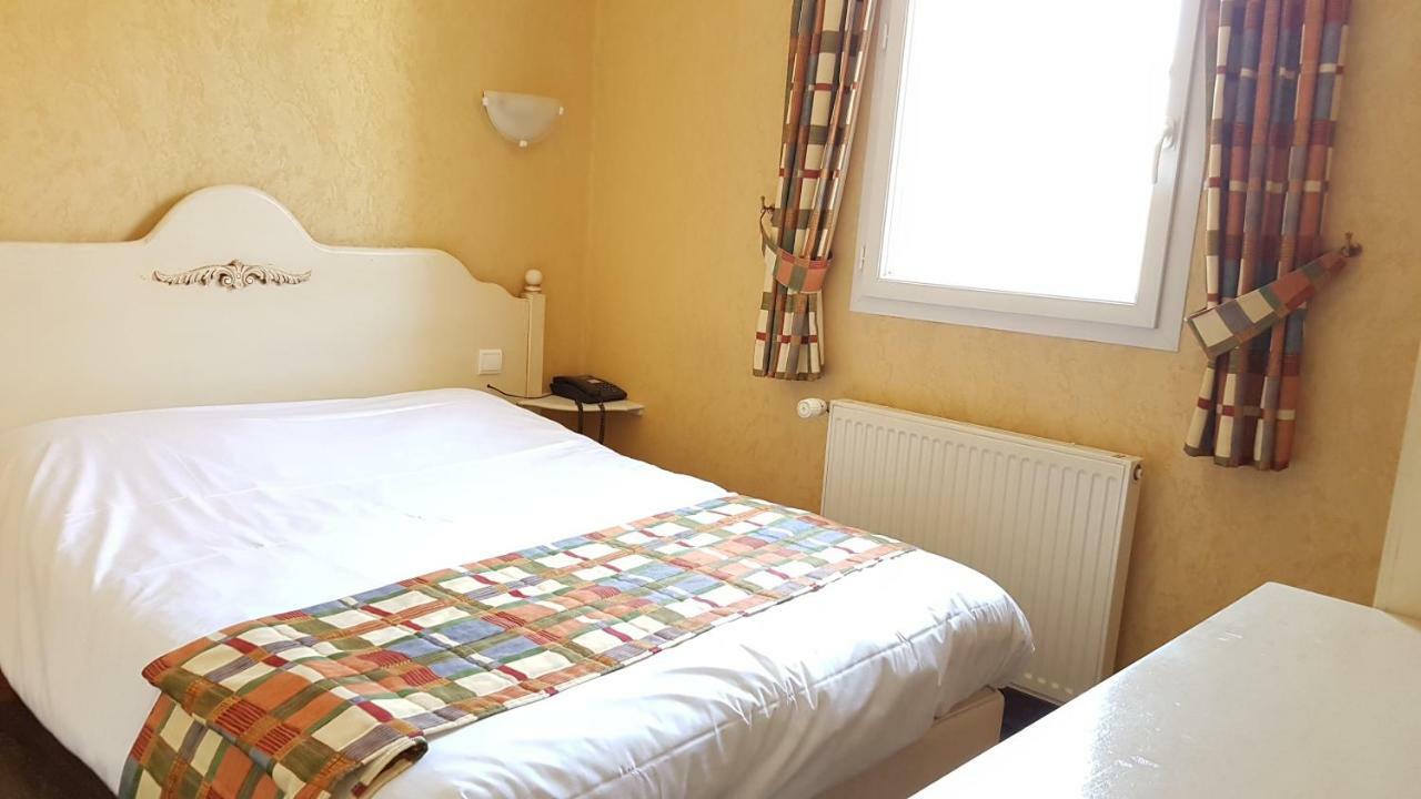 Hotel Au Lion D'Or Ножан-льо-Ротру Екстериор снимка